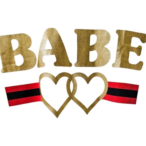 NO BOUNDRIES PLUS SIZE BABE & Hearts Graphic Tee. - Picture 6 of 9